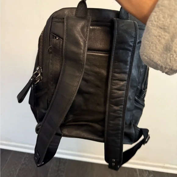 MCM Black Studded Backpack Lion 🦁 - Picture 6 of 10